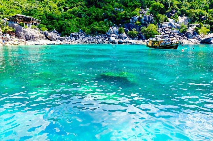 上海杨浦大桥惊现保时捷巨人手机 荣耀：后期合成广告创意